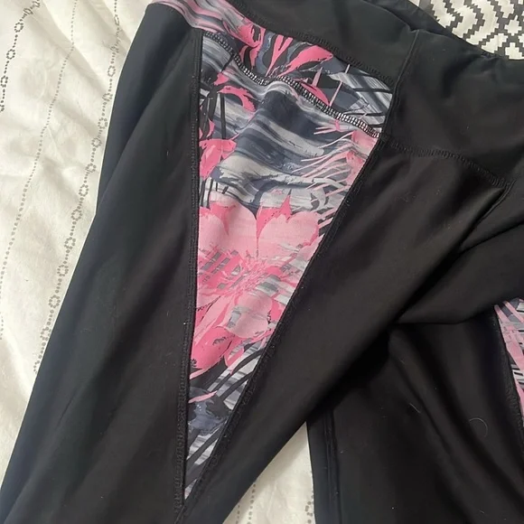 rbx leggings black with pink floral design sides - Picture 4 of 8